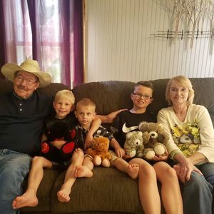 Meet your Posher, Dustin